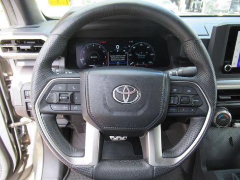 Used 2025 Toyota Tacoma TRD Sport AWD/4WD image 22