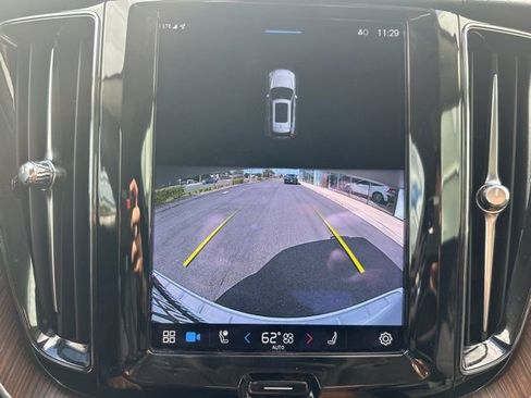 Certified 2022 Volvo XC60 B5 Momentum w/ Climate Package image 24