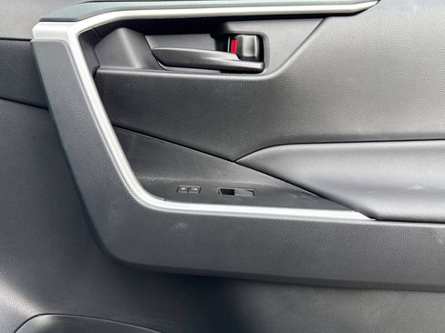 Certified 2025 Toyota RAV4 LE FWD image 22