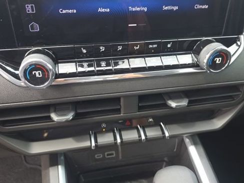 Used 2025 Chevrolet Colorado Trail Boss AWD/4WD image 21