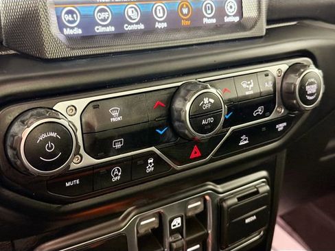 Used 2021 Jeep Wrangler Unlimited Sahara w/ Uconnect 4C Nav & Sound Group AWD/4WD image 16