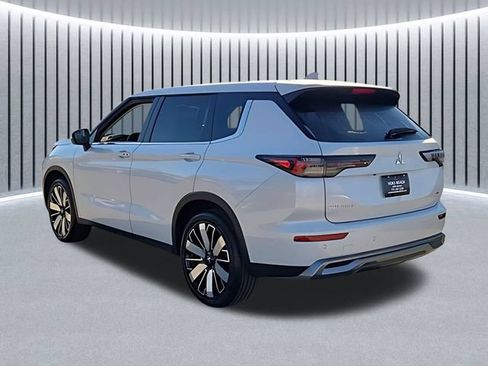 New 2026 Mitsubishi Outlander SE FWD image 4