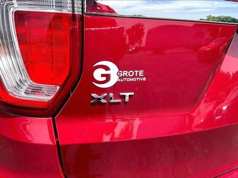 Used 2017 Ford Explorer XLT w/ Equipment Group 202A AWD/4WD image 9
