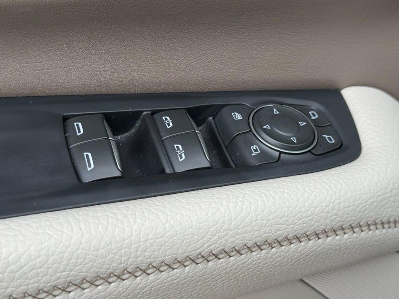 Used 2025 GMC Yukon Denali w/ Sun & Power Step Package AWD/4WD image 23