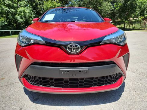 Used 2021 Toyota C-HR XLE FWD image 2