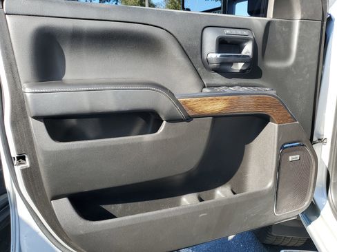 Used 2018 GMC Sierra 2500 Denali w/ Duramax Plus Package image 8