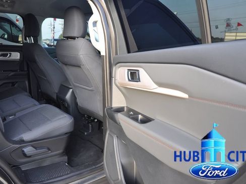 Used 2025 Ford Explorer Active RWD image 15