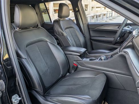 Used 2024 Jeep Grand Cherokee Altitude image 28