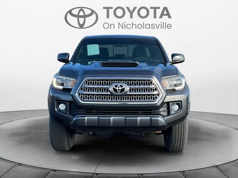 Used 2017 Toyota Tacoma TRD Sport w/ Premium & Technology Package image 10