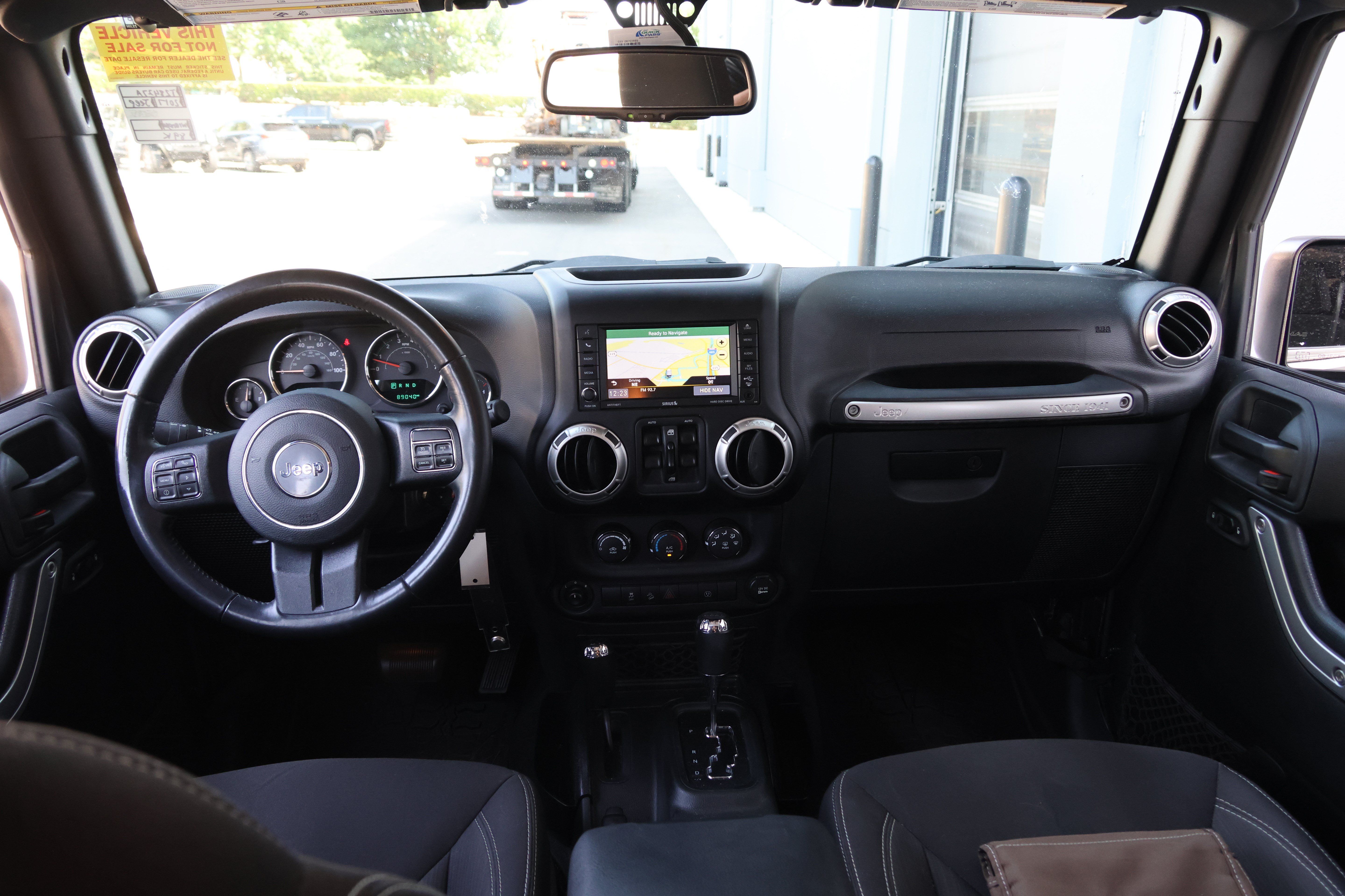 Used 2017 Jeep Wrangler Unlimited Sahara w/ Connectivity Group AWD/4WD image 14