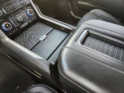 Used 2022 GMC Yukon Denali RWD image 18