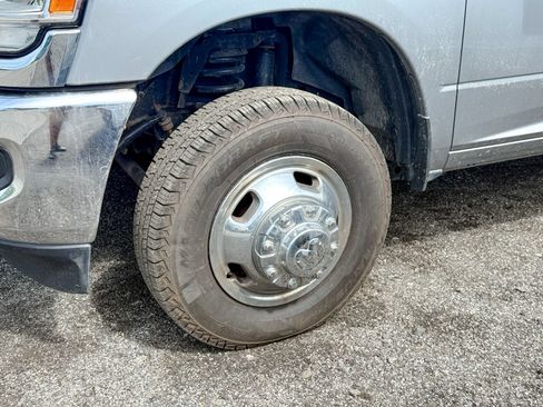 Used 2024 RAM 3500 Tradesman w/ Chrome Appearance Group AWD/4WD image 7