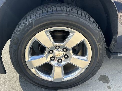 Certified 2020 Chevrolet Suburban Premier w/ Premier 6.2L Value Package image 37