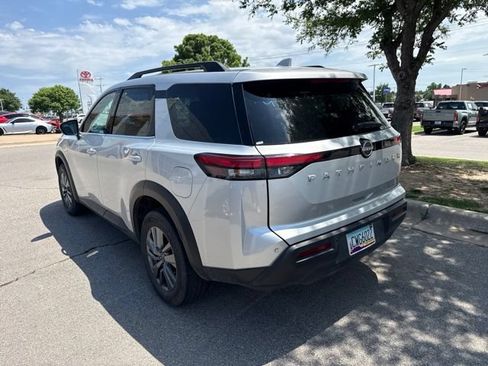 Used 2025 Nissan Pathfinder SV FWD image 5