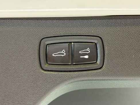 Certified 2025 Porsche Macan 4S Electric image 14