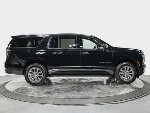 Used 2025 Chevrolet Suburban Premier image 8