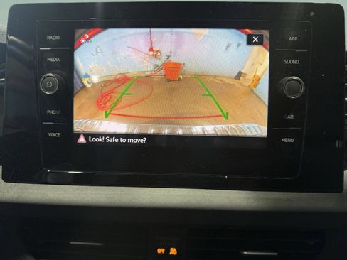 Used 2025 Volkswagen Jetta SE image 18