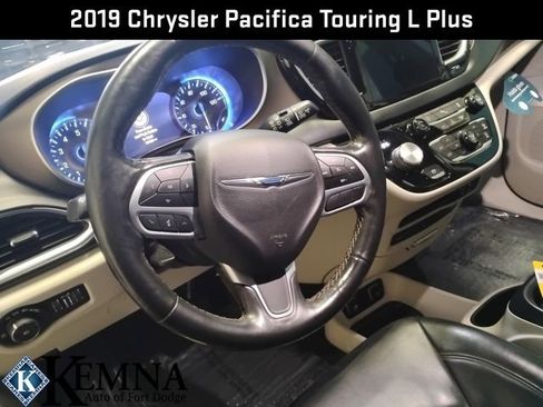 Used 2019 Chrysler Pacifica Touring-L Plus image 15