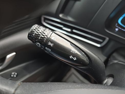 Used 2025 Hyundai Elantra SE FWD image 41