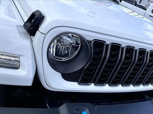 Used 2024 Jeep Wrangler Unlimited AWD/4WD image 31