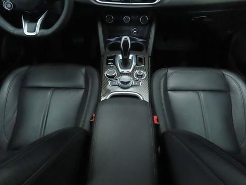 Used 2020 Alfa Romeo Stelvio image 16