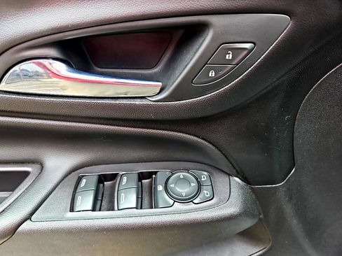 Used 2021 Chevrolet Equinox LT image 16