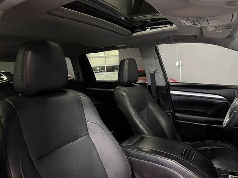 Used 2017 Toyota Highlander XLE FWD image 18