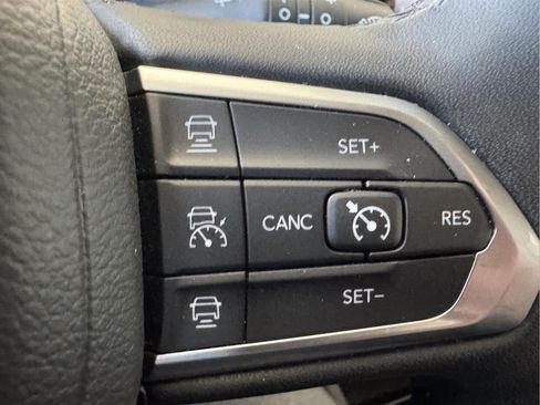 Used 2025 Jeep Compass Limited AWD/4WD image 29