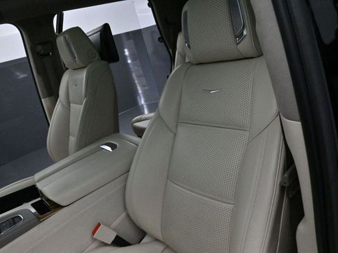 Used 2021 Cadillac Escalade Premium Luxury Platinum w/ Heavy-Duty Trailer Package image 18