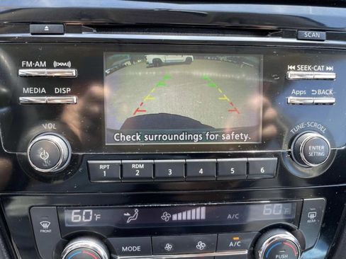 Used 2015 Nissan Rogue SV FWD image 30
