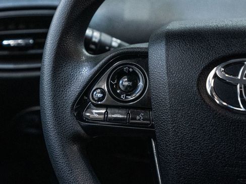 Used 2020 Toyota Prius LE image 27