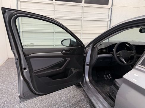 New 2026 Volkswagen Jetta SE FWD image 19