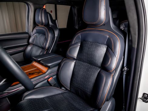 Used 2025 Lincoln Navigator L Black Label AWD/4WD image 4