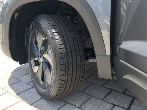 Certified 2025 Volkswagen Taos S FWD image 31