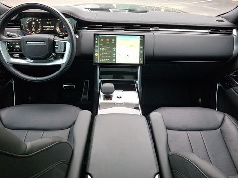 Certified 2025 Land Rover Range Rover SE AWD/4WD image 10