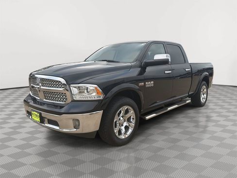 Used 2017 RAM 1500 Laramie w/ Convenience Group AWD/4WD image 4