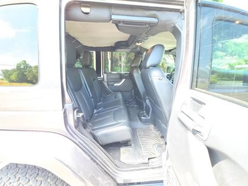 Used 2017 Jeep Wrangler Unlimited Sahara w/ Dual Top Group AWD/4WD image 27
