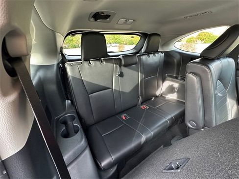 Used 2022 Toyota Highlander XLE image 18