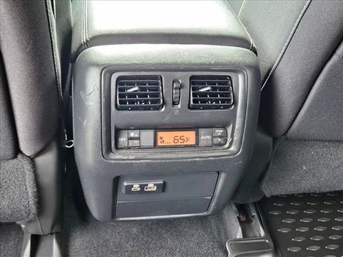 Used 2020 Nissan Pathfinder SV FWD image 17