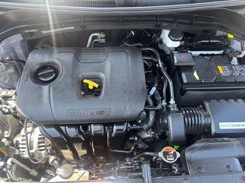Used 2025 Kia Soul LX w/ LX Technology Package FWD image 29