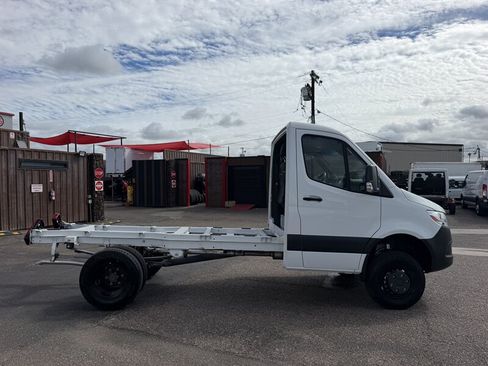 Used 2023 Mercedes-Benz Sprinter 3500 image 2