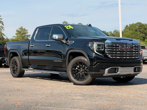 Used 2024 GMC Sierra 1500 Denali w/ Technology Package AWD/4WD image 2