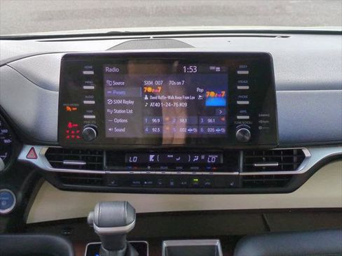 Certified 2022 Toyota Sienna XLE image 18