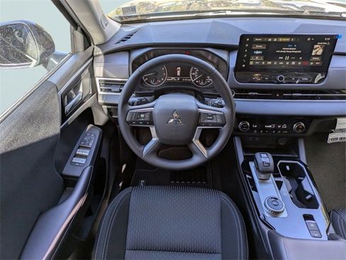 New 2025 Mitsubishi Outlander ES image 16