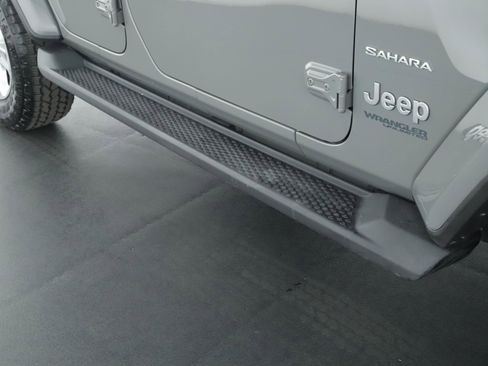 Used 2021 Jeep Wrangler Unlimited Sahara AWD/4WD image 19