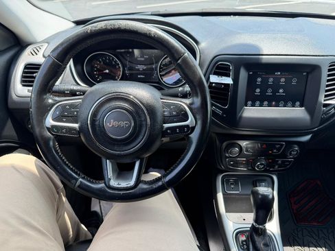 Used 2020 Jeep Compass Latitude FWD image 18