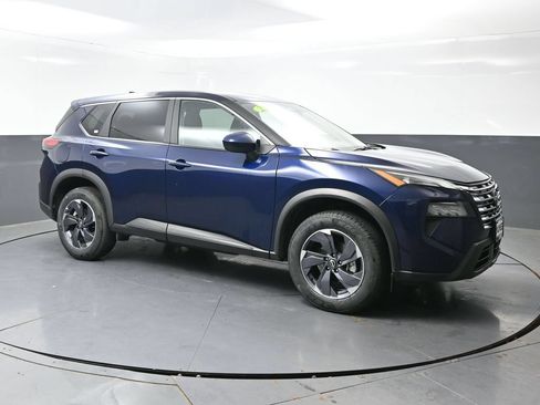 Used 2025 Nissan Rogue SV FWD image 3