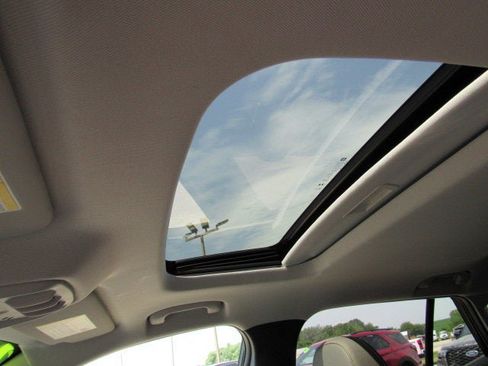 Used 2024 Chevrolet Trax ACTIV w/ Sunroof Package FWD image 26
