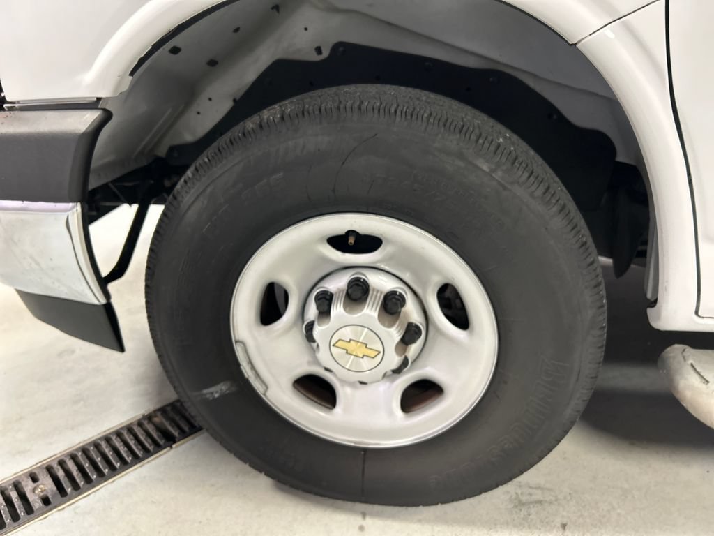 Used 2025 Chevrolet Express 2500 w/ Driver Convenience Package RWD image 9