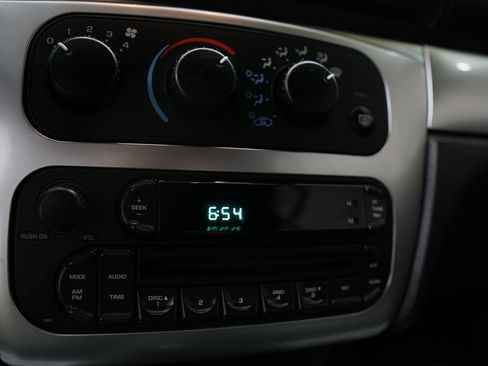 Used 2005 Chrysler Sebring Touring image 27